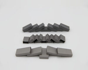 Heat dissipation insulating cap