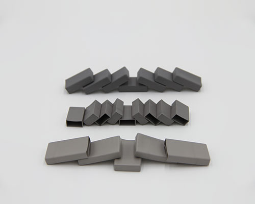 Heat dissipation insulating cap